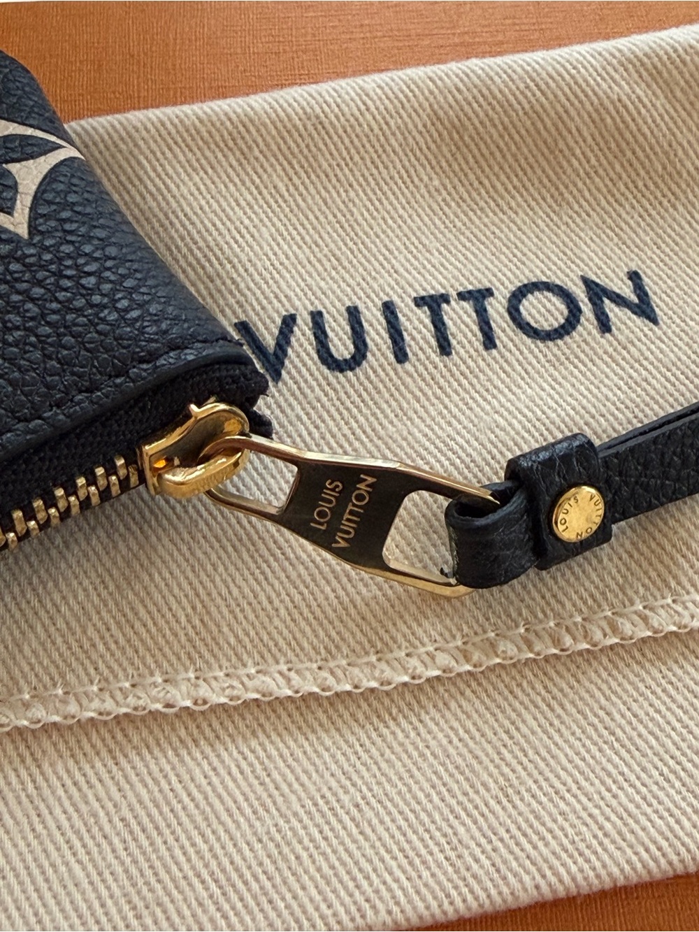 Auth Louis Vuitton key pouch in monogram empreinte leather (Brand New) - Picture 7 of 12